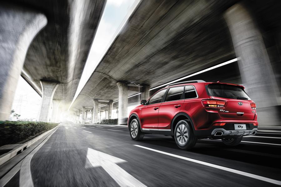  Kia KX7 2017 года  (фото 16 из 21)